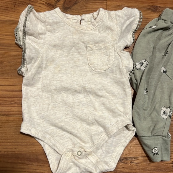 Jessica Simpson cute outfit - Picture 2 of 5